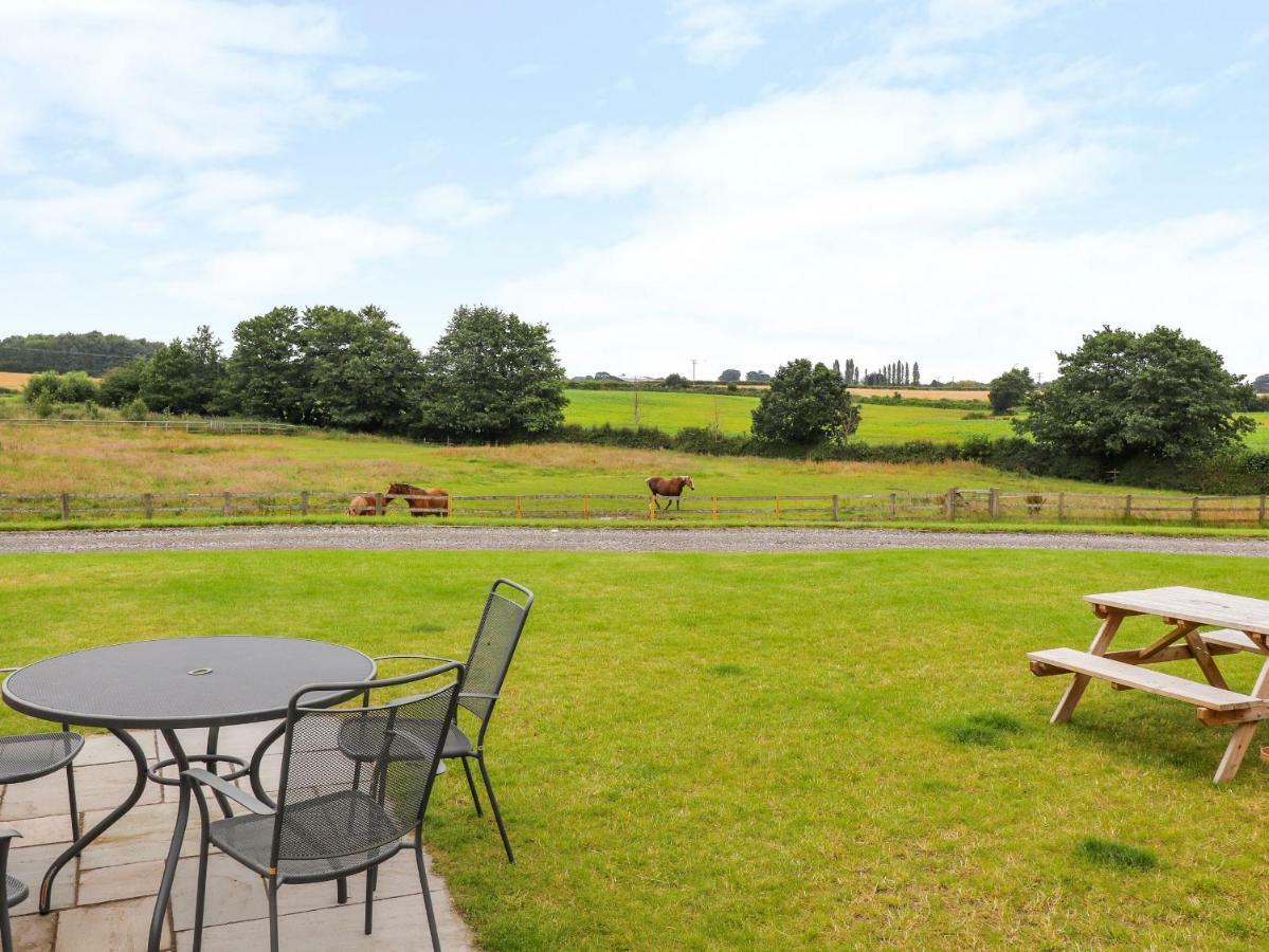 Villa The Shippon Tarporley Esterno foto